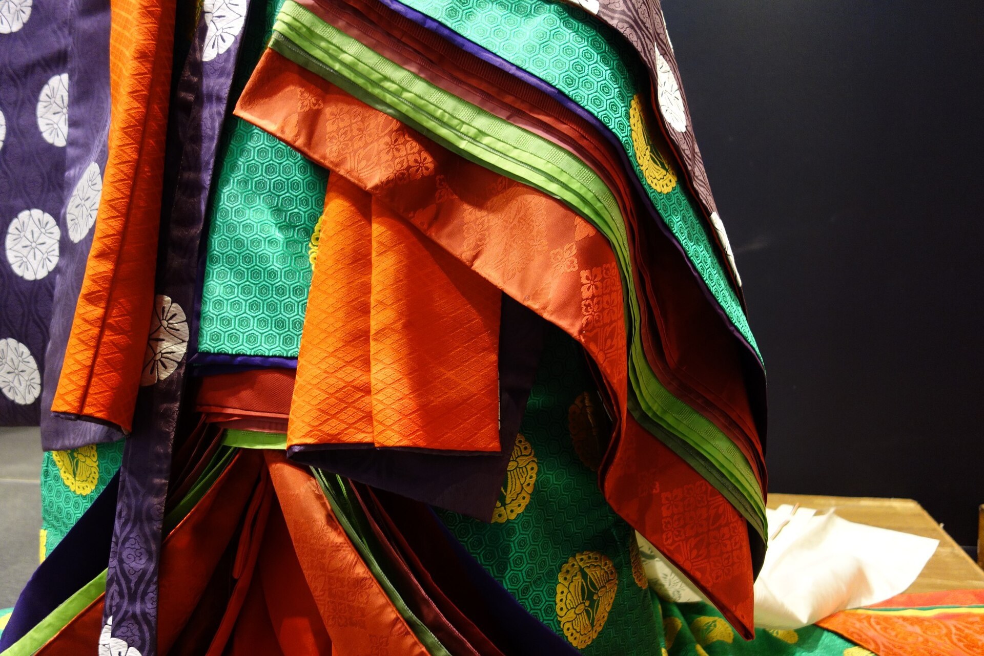 The hem of an actual jūnihitoe. The edges of the overlapping robes appear as bands of color. Photo: KQuhen, CC0, via Wikimedia Commons.