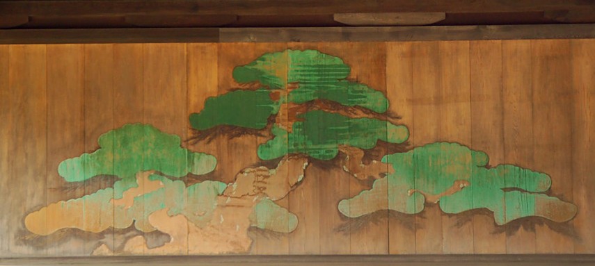 The Noh stage at Itsukushima Shrine, with the pine painted on its back wall. Public Domain, via Wikimedia Commons.